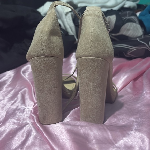 Heels - Picture 3 of 3